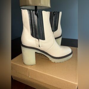 Buckle Anastasia Paneled Platform Boots Beige/Black Size 7.5 in GUC